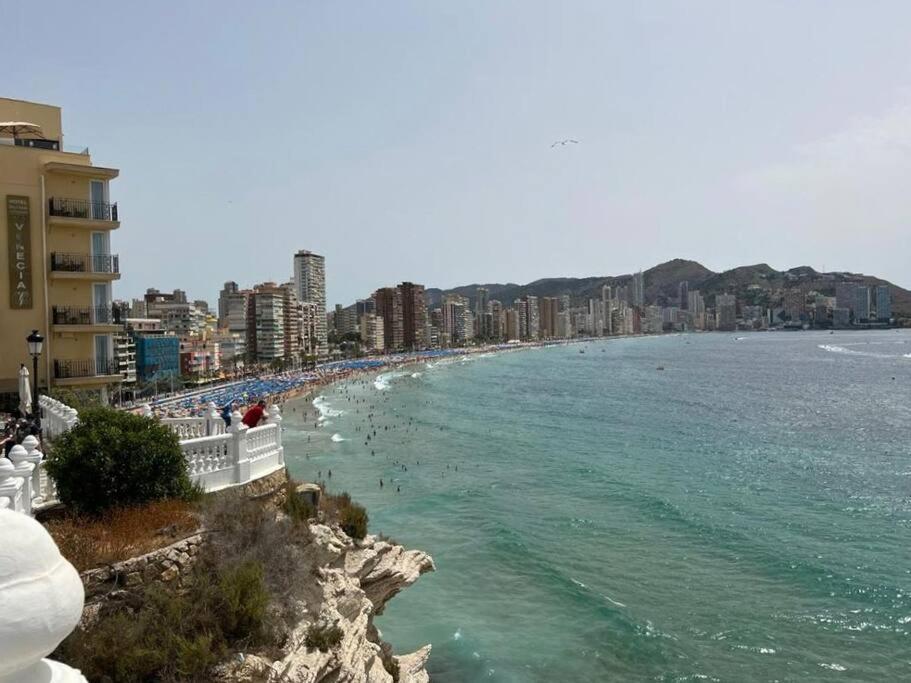 Apartamento céntrico y en primera línea de playa Apartamento Benidorm Exterior foto